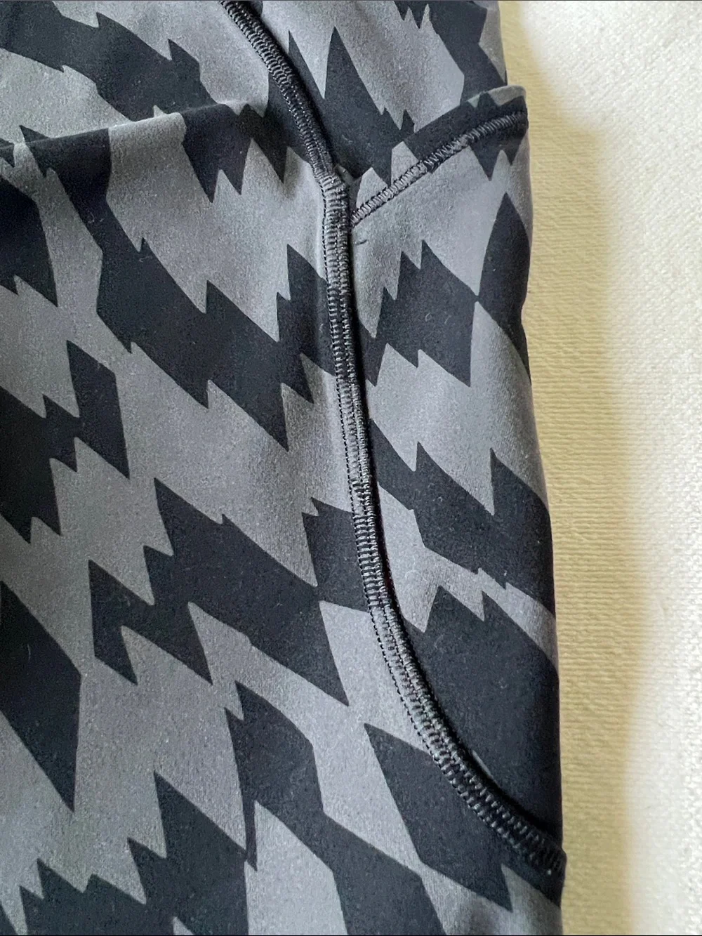 Lululemon athletica Black & Gray Zigzag Pattern Leggings